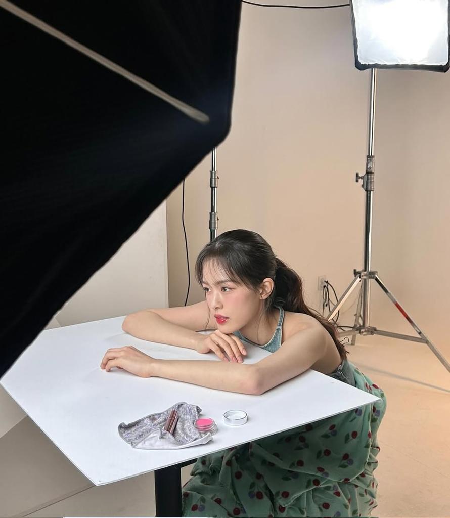 Suhngmin's tweet photo. Here’s your exclusive sneak peek from the VIDIVICI photo shoot! 💋 Between outfit changes, touch-ups, and a little bit of goofing around, this is where the magic happens. Well... consider this as your VIP pass to my life on set, okaaay? 😋 https://t.co/31orfb00Aa