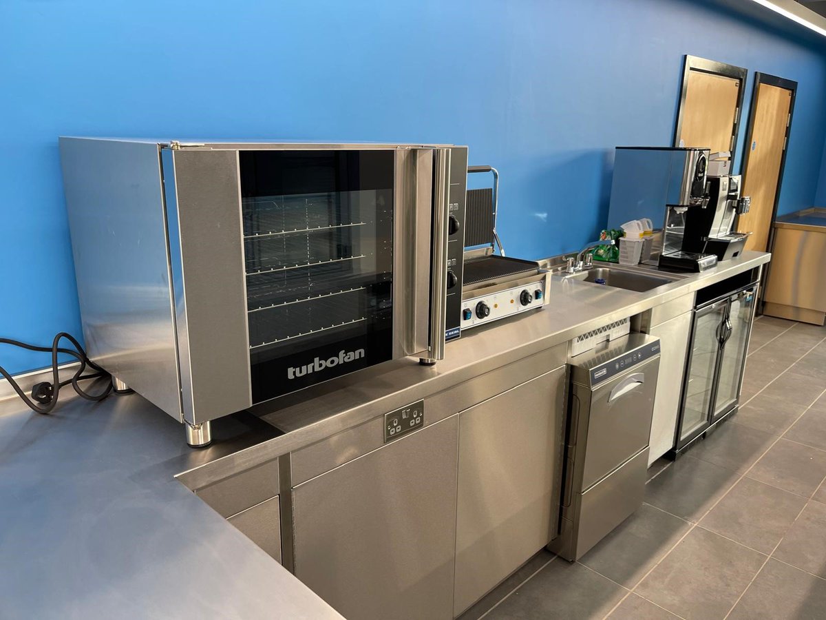 CaterFix recently designed and installed a new café at the Northstowe Academy. Working closely with builders and architects we were delighted to hand over the completed café recently. A superb front counter constructed by Ambit Stainless steel using a CED chiller display.