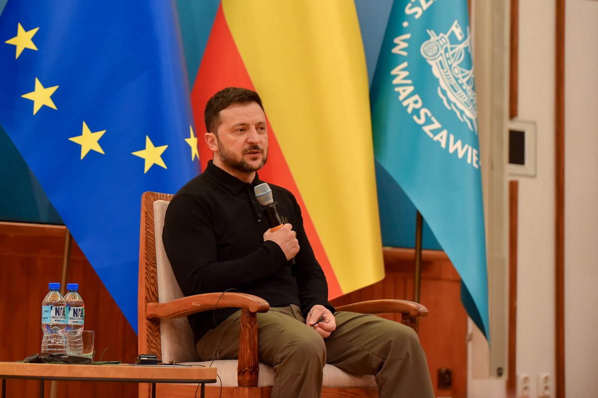 SGH w Warszawie (@sghwarsaw) on Twitter photo 15 stycznia 2025r. prezydent 🇺🇦 Wołodymyr Zełenski <a href="/ZelenskyyUa/">Volodymyr Zelenskyy / Володимир Зеленський</a> podczas wizyty w Warszawie odwiedził SGH, gdzie spotkał się ze studentami naszej uczelni.
Szefa ukraińskiego państwa powitał rektor SGH prof. Piotr Wachowiak.
Relacja z wydarzenia 👇
gazeta.sgh.waw.pl/ludzie-i-wydar… 15 stycznia 2025r. prezydent 🇺🇦 Wołodymyr Zełenski <a href="/ZelenskyyUa/">Volodymyr Zelenskyy / Володимир Зеленський</a> podczas wizyty w Warszawie odwiedził SGH, gdzie spotkał się ze studentami naszej uczelni.
Szefa ukraińskiego państwa powitał rektor SGH prof. Piotr Wachowiak.
Relacja z wydarzenia 👇
gazeta.sgh.waw.pl/ludzie-i-wydar…