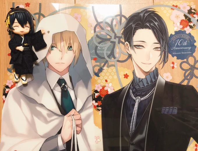 自慢させてくれ!!!優しい神様がクリアポスターを譲ってくださいましたあああ!!!!!揃ってお迎えできてめちゃくちゃ嬉しい～～～!!!!綺麗!!でかい!!どうやって飾ろう!!嬉しい!!!!!!! 写真へたへた人間なので上手く撮れないけど!～ご満悦すしざんまいを添えて～