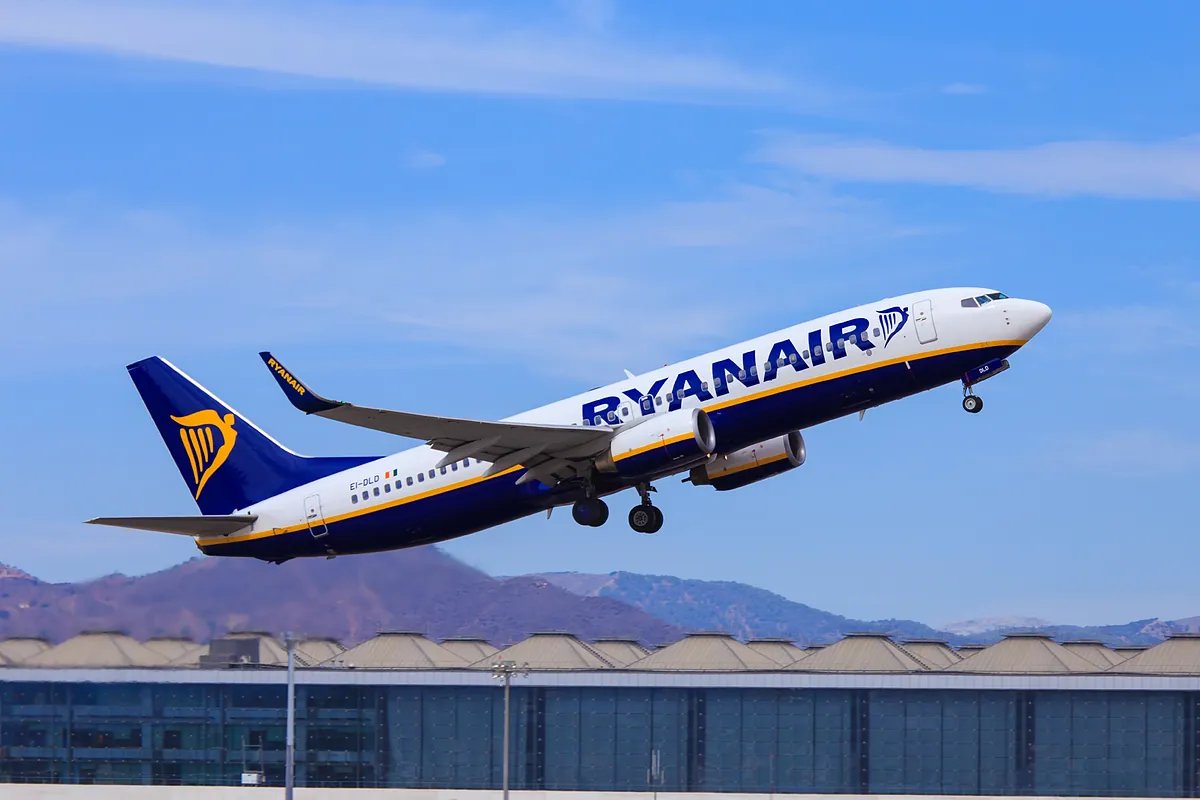 Ryanair eleva su pulso con Aena por las tasas y recortará su actividad en siete aeropuertos dlvr.it/THP4jY