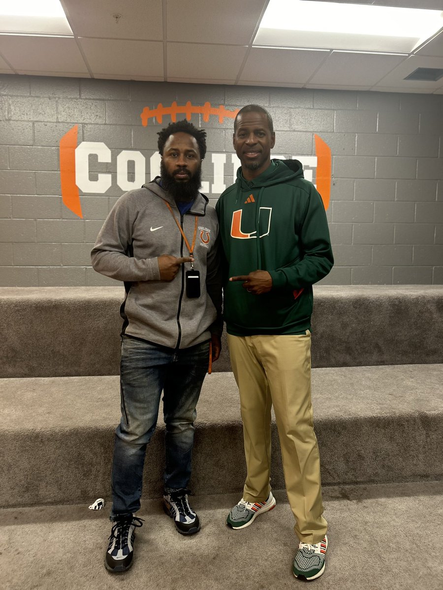 We appreciate Coach Kevin Beard of the University of Miami for stopping by to see what we are building at Coolidge!  <a href="/CanesFootball/">Miami Hurricanes Football</a>  #championshipon6 #5thstreet #houseofchampions  🐎 <a href="/Kevin_Beard9/">kevin beard</a> <a href="/CoachKw5w/">Kevin Nesbitt Jr</a>