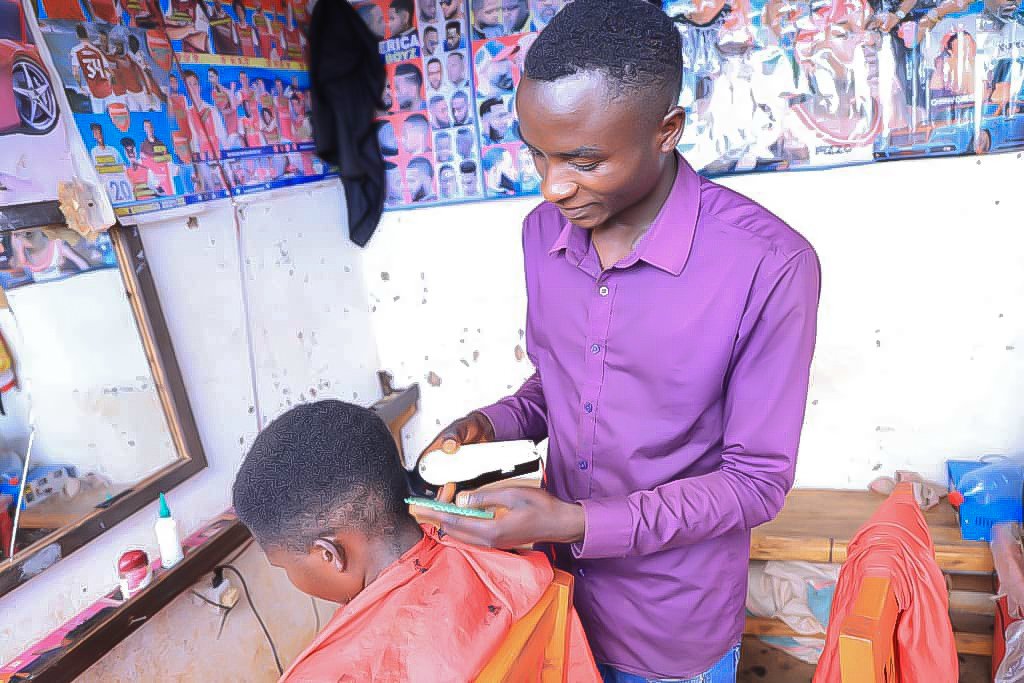 RTNBurundi's tweet photo. A #Gihamagara, chef-lieu de la commune #Itaba, dans @Gitega, plusieurs jeunes ont trouvé une alternative à l’attente souvent interminable d’un emploi salarié. https://t.co/ZKMW9ZUOc6