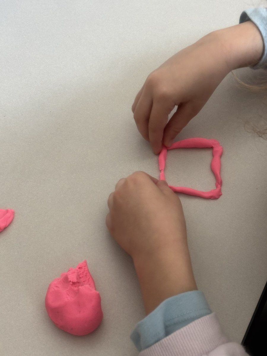 Sarah Bratton tweet media