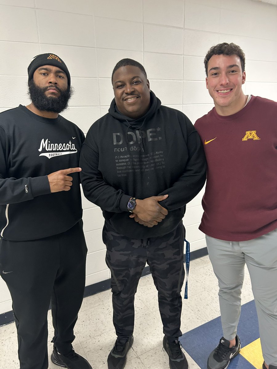Coach_DeBo46's tweet photo. Much love to @Hawks4Football for having @marianosori_ and I on campus today!
#RTB #DOJO #BACKERUP https://t.co/WVywtt7I9E