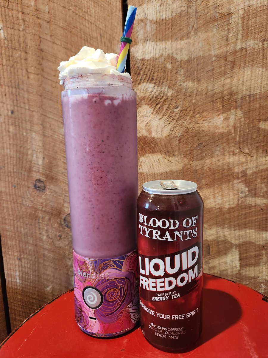 BloodOfTyrantsW's tweet photo. 🚀Start your day with an energy boost!
Freedom Breakfast Smoothie:
🗽1 can of Liquid Freedom
🍓1/2 cup frozen mixed berries
🥛Generous splash of heavy cream
🌀 Blend & top with sugar-free whipped cream!
Energize your free spirit!!✨
#LiquidFreedom #BloodOfTyrants #YerbaMate #Raspberry #ZeroSugar #Caffeine #Smoothie