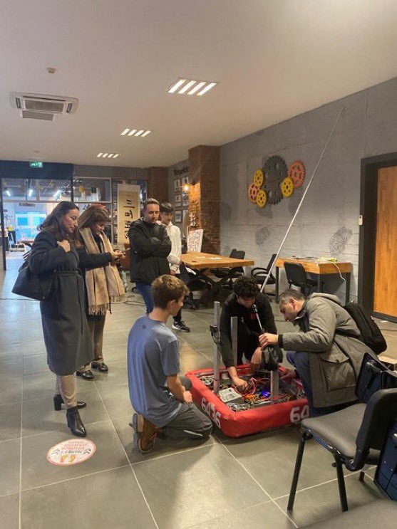 UsieErasmus's tweet photo. La digitalización y la robótica como herramientas de mejora forman parte relevante de la visita preparatoria realizada a centros de Turquía del proyecto #ErasmusPlus KA122 Competencias de mejora digital en la enseñanza de adultos que coordina @USIE_inspeccion apoyo @sepiegob https://t.co/csdcHACR8E