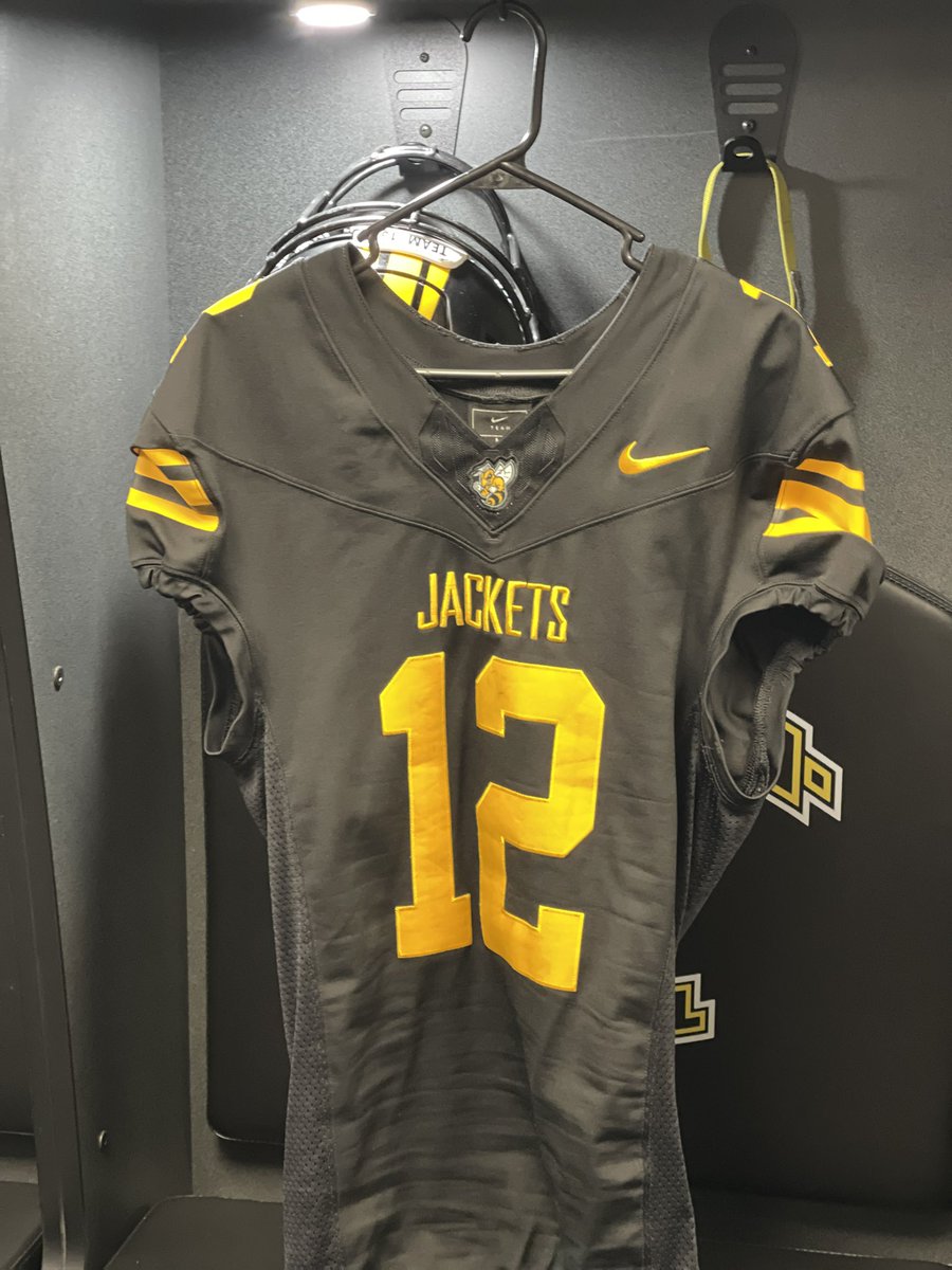 Had a Phenomenal time <a href="/RMCfootball/">𝗥𝗔𝗡𝗗𝗢𝗟𝗣𝗛-𝗠𝗔𝗖𝗢𝗡 𝗙𝗢𝗢𝗧𝗕𝗔𝗟𝗟</a>! Got to meet Coach Arruza and the rest of the phenomenal coaching staff! I greatly appreciate the invite and can’t wait to come back! 💛🖤
<a href="/KRWallaceFB/">Kevin Wallace, Ed.D</a> <a href="/WF_Football/">West Forsyth Football</a> <a href="/willbradleysp/">Will Bradley Sports Performance</a> <a href="/blt_different/">Built Different</a> #JUICE