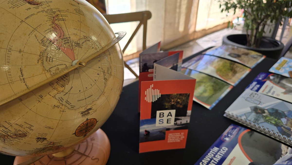 MilenioBASE's tweet photo. 🟣 ¡Último bloque del día en @congresofuturo! Gobernanza antártica y rol de la investigación con nuestras amigas de @U_Antartica 🇦🇶 Te esperamos en nuestro stand conjunto @1000genomascl @mileniocrg hasta las 17:00 en 2do piso de @Centro_Ceina Santiago ⚖️ https://t.co/puxD8mQ2iN