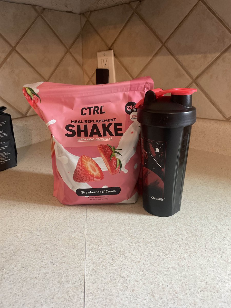 Tryin' <a href="/DrinkCTRL/">CTRL</a> as a better breakfast option as an Amazon delivery driver. Usually I just skip breakfast because of time, but I always feel it later in the day, so hopefully this'll help me out! (shoutouts to <a href="/SimpleFlips/">SimpleFlips</a> btw, he's why I picked it lol)