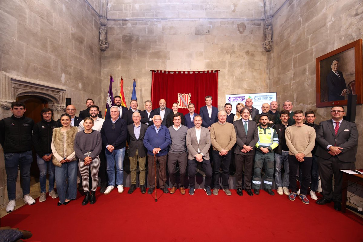 AjAndratx's tweet photo. Presentació de @ChallengeMca 2025, on enguany serem meta d'arribada de la II Challenge Femenina i línia de sortida de la XXXIV Challenge Masculina.

 És un honor poder tornar a ser partíceps d'una de les competicions més importants d'Europa en el món del ciclisme. https://t.co/nYLPmCdtfK