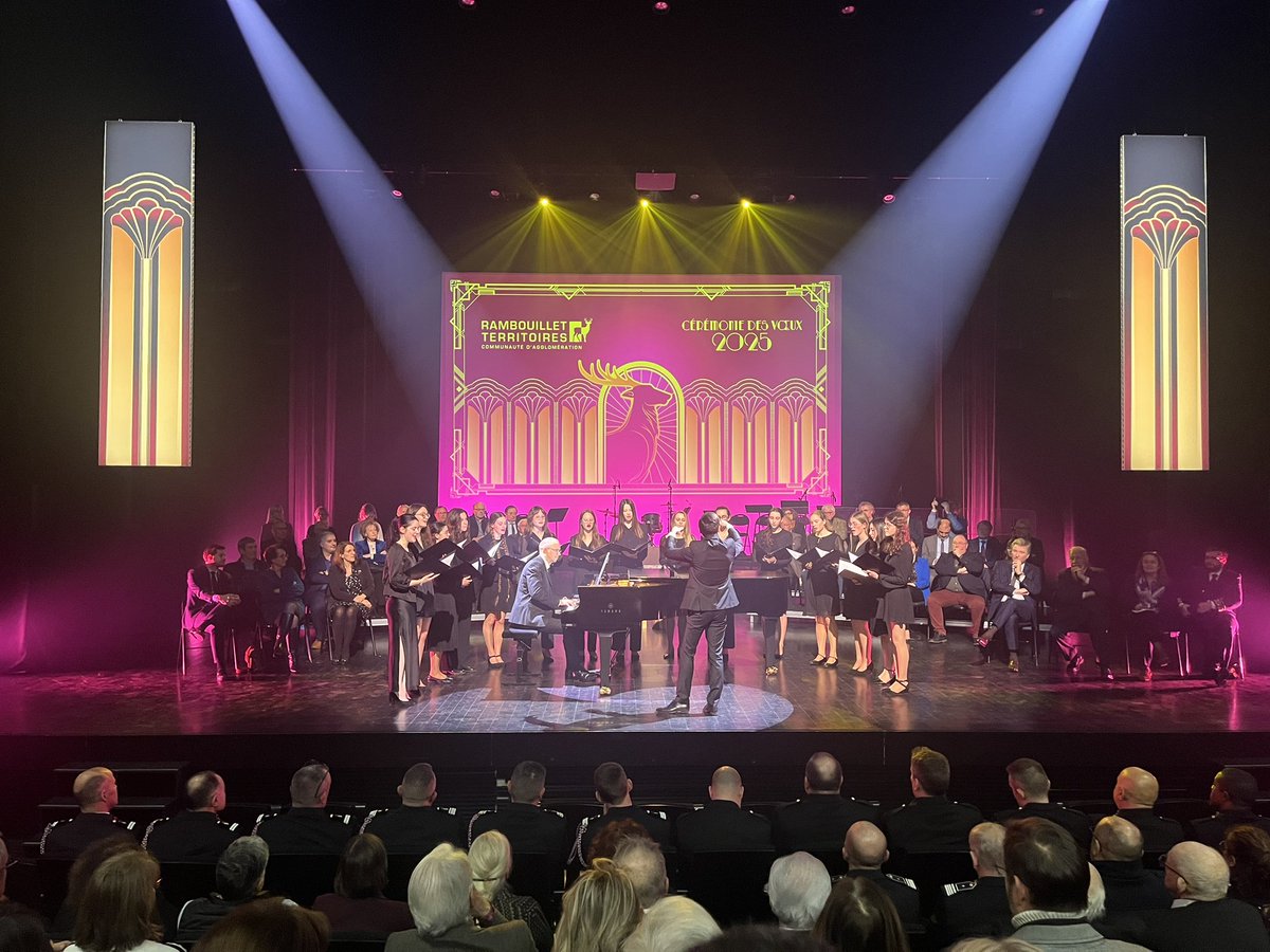 WilliamFockedey's tweet photo. Plaisir de se retrouver ce soir pour la cérémonie de vœux de Rambouillet Territoires. 

L’occasion pour @thomasgourlan, entouré des Maires, de @gerard_larcher et @sophieprimas, de présenter les projets qui contribueront à façonner notre territoire en 2025. https://t.co/8xLE9bUT44