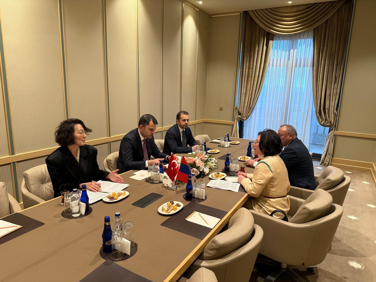 Cumhurbaşkanımız Sayın <a href="/RTErdogan/">Recep Tayyip Erdoğan</a>'ın başkanlığında, Moğolistan Cumhurbaşkanı Sayın Ukhnaa Khurelsukh'u karşılama törenine iştirak ettik. 🇹🇷🇲🇳

Kıymetli mevkidaşım Moğolistan Çevre ve İklim Değişikliği Bakanı Sayın Odontuya Saldan ile ikili bir görüşme gerçekleştirdik. Sayın