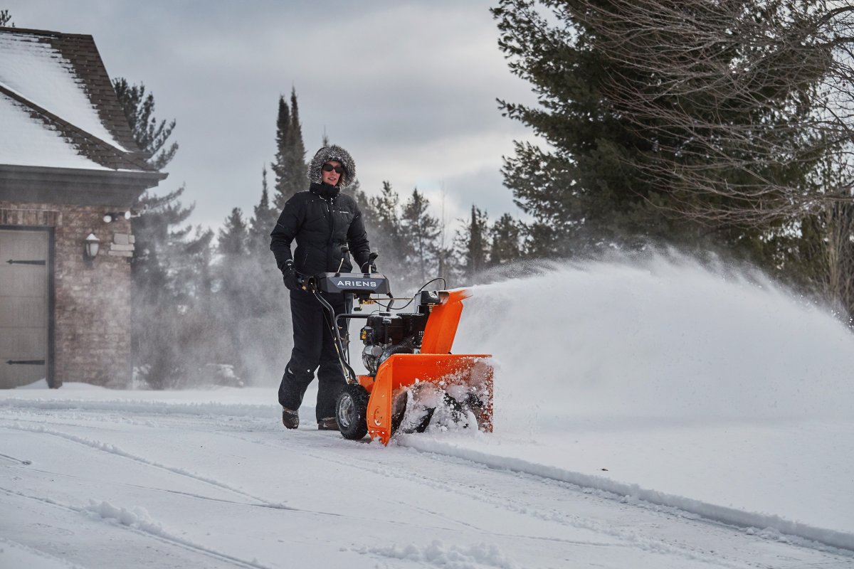 SnowProMagazine's tweet photo. With #winter weather underway, it's imperative that snow professionals have their snow throwers serviced and ready to power up. ❄️

Visit the #linkbelow for tips to safely use #snow throwers! ⤵️
https://t.co/Qa86O3UQJk https://t.co/eoP8FHAwk9