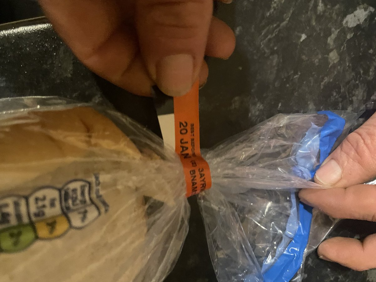 farfallabrown's tweet photo. When @Warburtons can’t even count or have people check for quality? ! https://t.co/TdClgjDryh