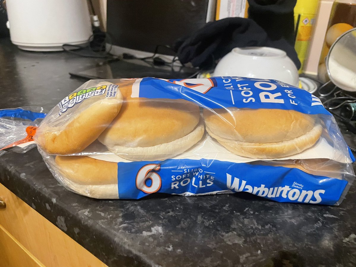 farfallabrown's tweet photo. When @Warburtons can’t even count or have people check for quality? ! https://t.co/TdClgjDryh