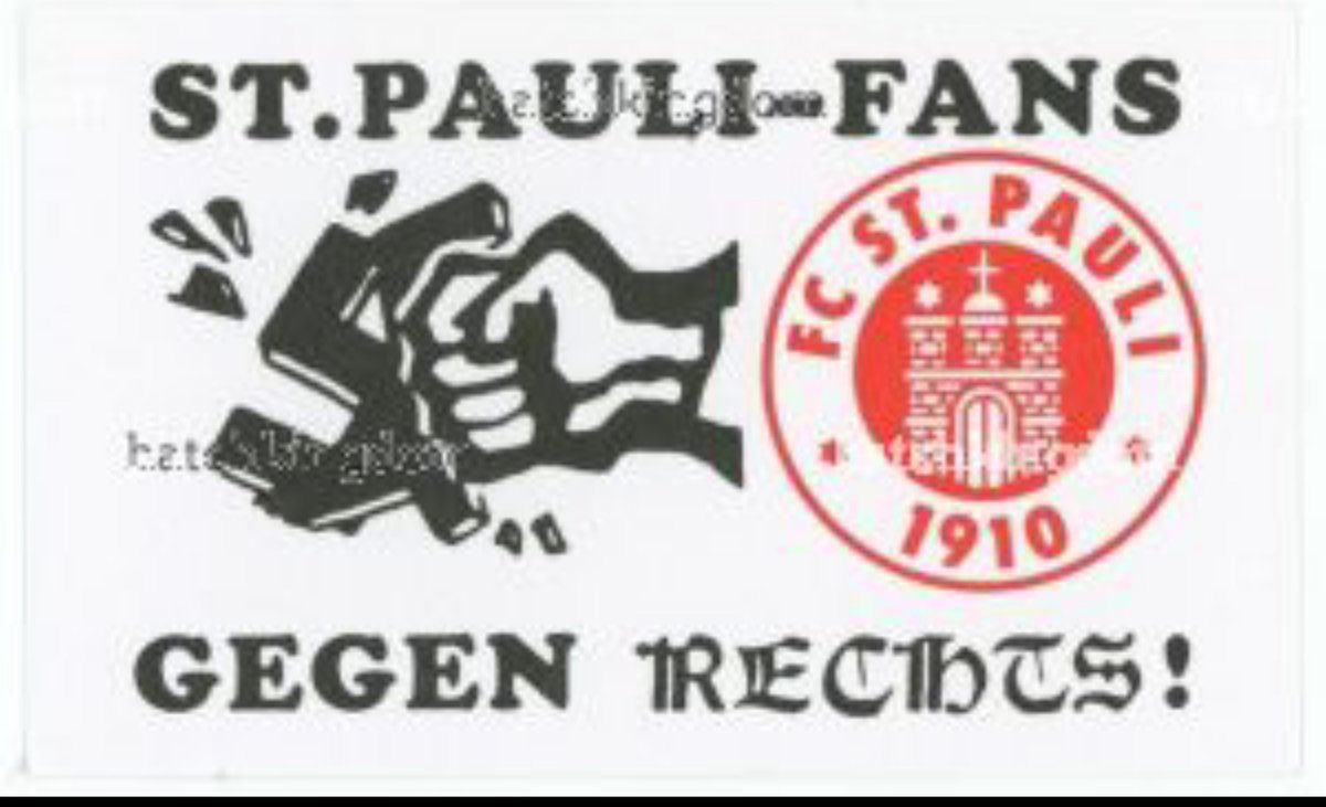 GothVille's tweet photo. Ich glaube, die komplette Süd ist da. Auch viele, erkennbare #HSV Fans. Wenn es gegen Nazis geht, darf es keine Rivalität geben. #noWeidel #fckafd #AfD #Hamburg #hh1601 #fcsp https://t.co/YDfVfEfxmk