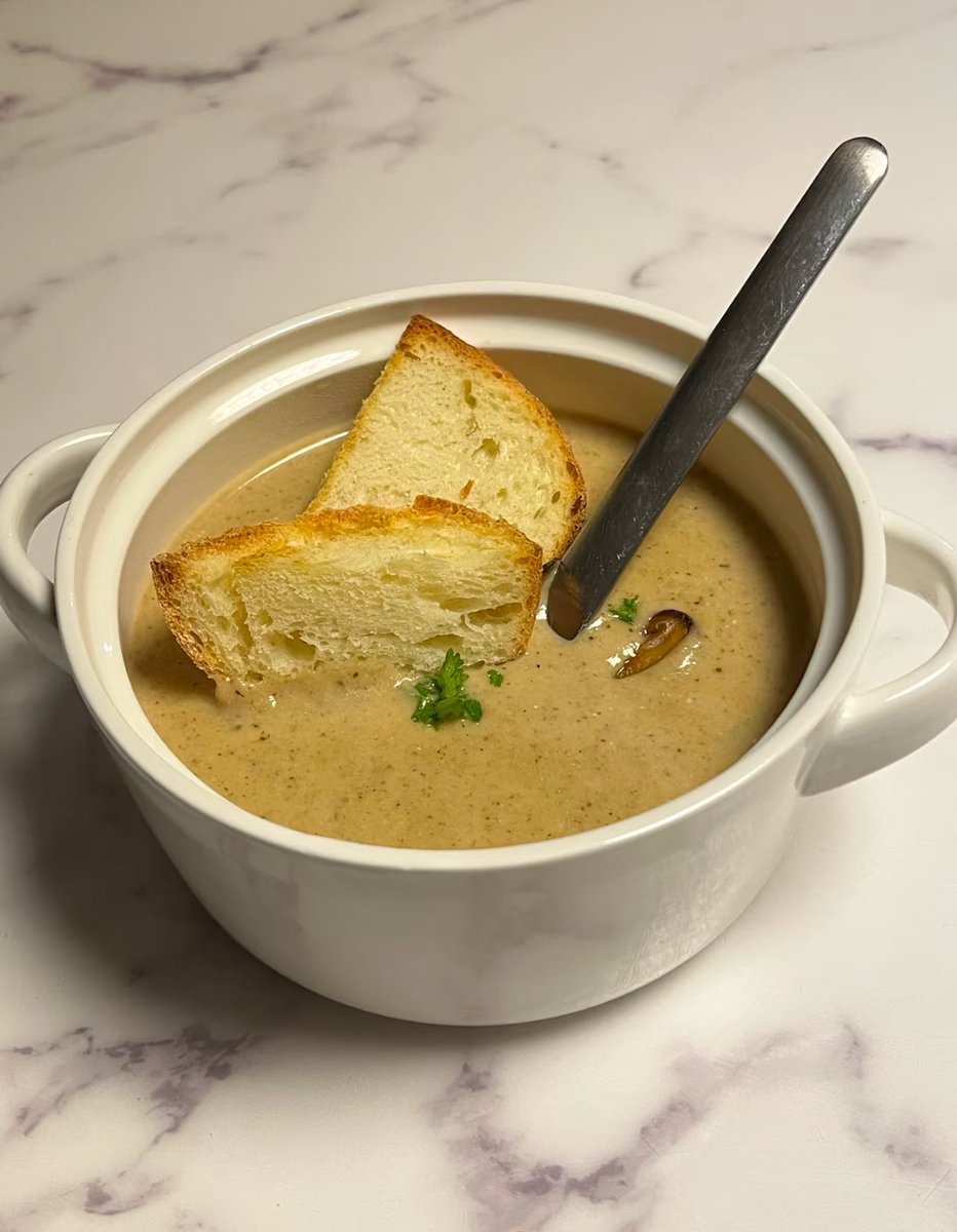 violidico's tweet photo. ⓘ [⟡ JUCATCHUP] good afternoon hunnies, it’s a lazy thursday for me ૮ – ﻌ–ა mushroom soup and binge watching XO, kitty is the only schedule I have today, it’s a cringey show but cute! one more day then the weekend is here finally :D https://t.co/TPKYzAndPX