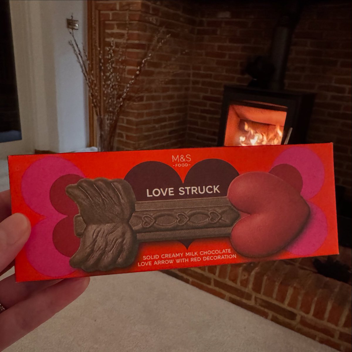 Kez25_2000's tweet photo. Marketing @marksandspencer, I salute you. Just waiting for the @AldiUK copy now!!! 😜 🫡 😂❤️ 

#LoveStruck #MarksandSpencer #valentinesday #marketinggenius https://t.co/XyGADs9EZM
