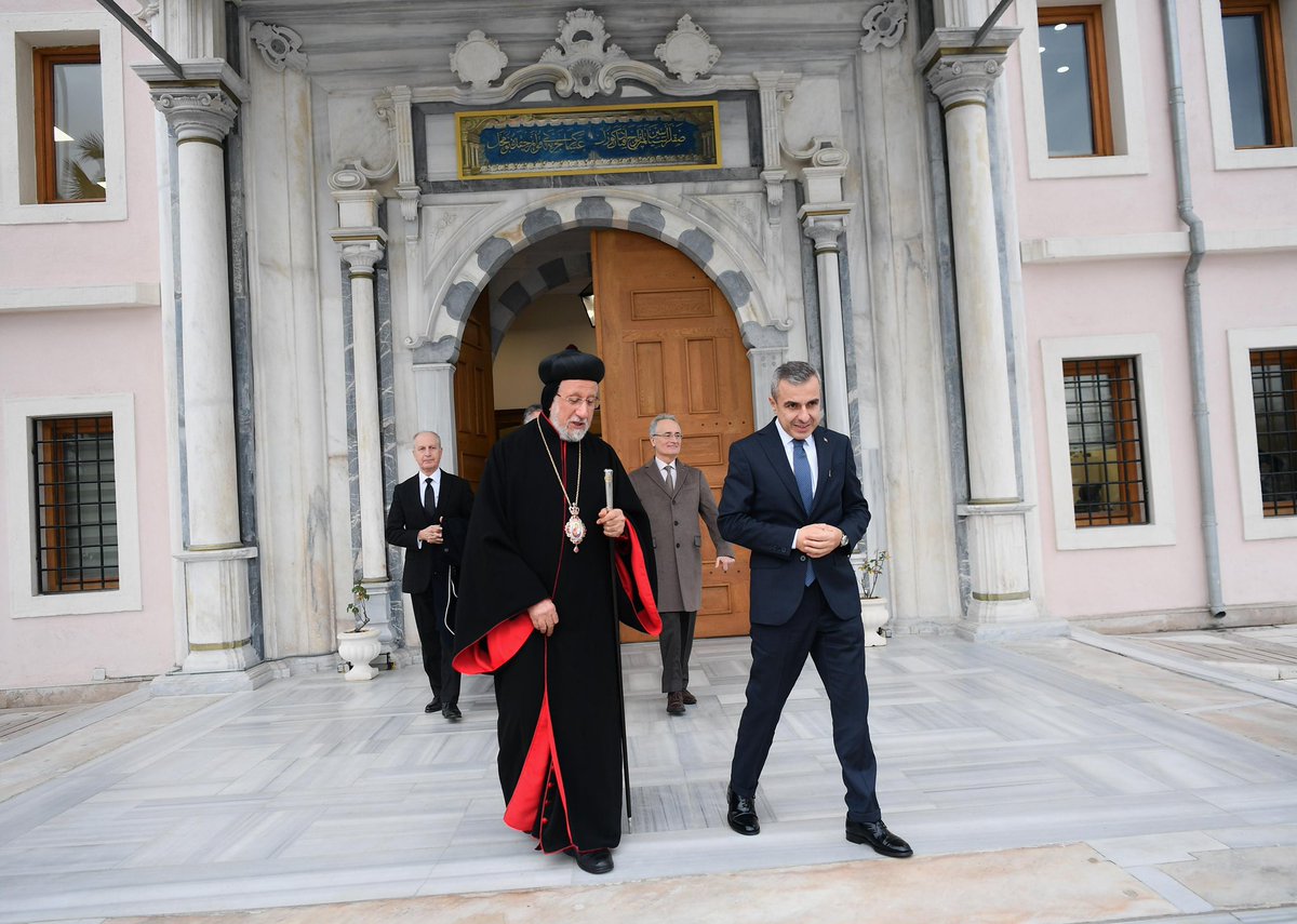 Türkiyemiz'in birlik ve beraberliğinin eşsiz bir örnegi, güçlü devletimizin günümüze yansıması olan Beyoğlu'nda,tüm vatandaşlarımızla buluşuyor,onların huzur ve esenliği için birlikte çalışıyor, birlikte başarıyoruz. Süryani Ortodoks Cemaati Ruhani Lideri, Metropolit