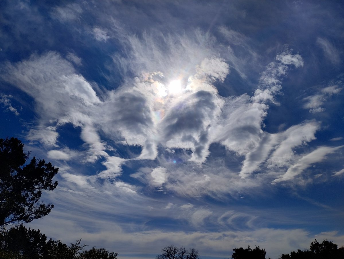 fedupcracker73's tweet image. #manmade
#ClimateCrisis 
#GeoEngineering 
Bosque county Texas
Jan 16 2025 
Completely covering the sun again.... What about the frequency taken ten-fifteen minutes apart