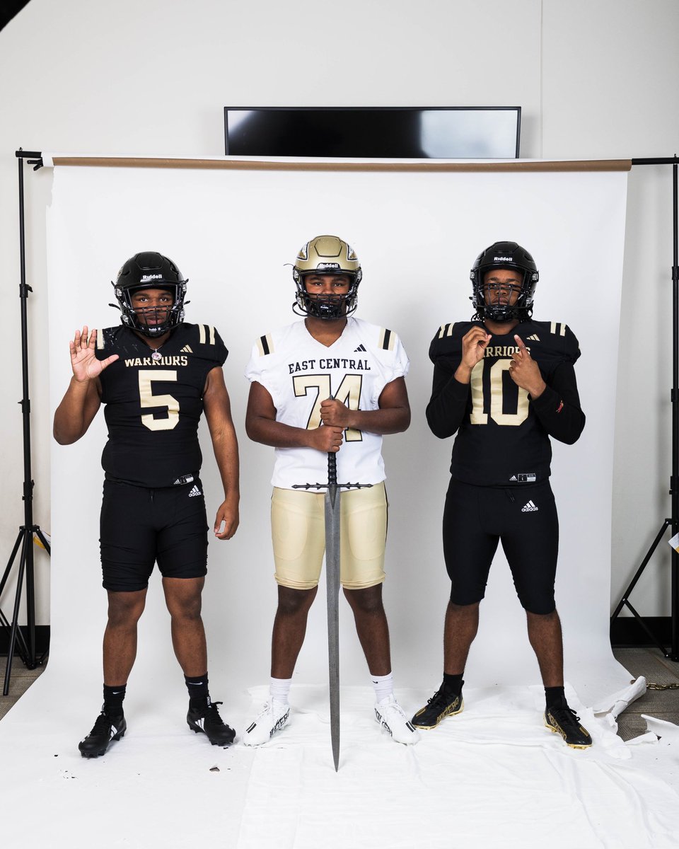 _34problemz's tweet photo. Had a great visit at ECCC on Tuesday 🖤💛
@phuddleston_ph @CoachGibson5 https://t.co/bBHz6ioU4a