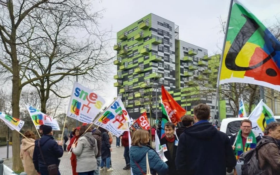 Avec la FSU aujourd'hui, grève et mobilisation pour les #AESH : un vrai statut, un vrai salaire !
<a href="/FSUHauts_France/">FSU Hauts-de-France</a>
<a href="/FSUSNUIPP59/">FSU-SNUIPP 59</a>
<a href="/leSNU62twitte/">FSU-SNUipp 62</a> <a href="/MartinageSnetap/">regis.martinage.snetap</a> <a href="/snesdelille/">SNES FSU académie de Lille</a> <a href="/SNICS_FSU_Lille/">SNICS FSU lille</a> <a href="/SnpiHdFfsu/">SUI Hauts-de-France</a>