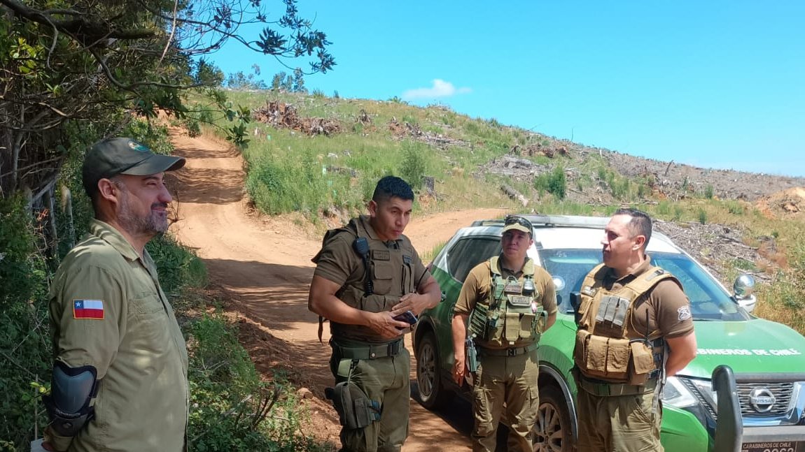 CONAFBiobio's tweet photo. 🟢#PATRULLAJES | A fin de prevenir la corta de árboles nativos en el Parque Nacional Nonguén y detectar también focos de #incendiosforestales, #CONAF y el #OS5 de Carabineros realizaron un nuevo patrullaje preventivo. Esta vez, en el límite sur de esta área silvestre protegida. https://t.co/7aanSdVVDu