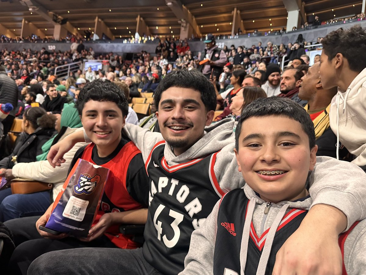 LetraDavid's tweet photo. So grateful to @KidsUpFrontTO for giving us tons of @Raptors tickets. our @TCDSB students and families had a blast 💥 plus we got the big Win. @Equity_TCDSB   More pics to come :) @MLSEPR https://t.co/IWzlZRefH9