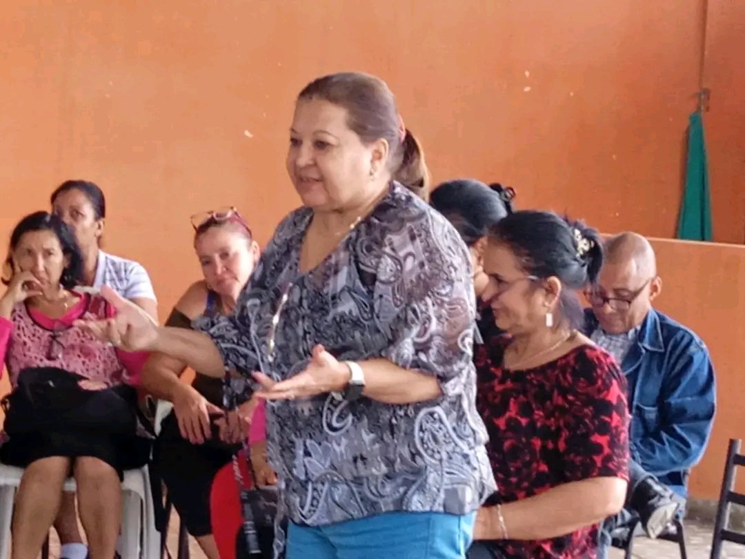 CNCTVGranma's tweet photo. Mujeres dedicadas a la producción y los servicios en el Consejo Popular #Mabay, #Bayamo, intercambian con la Miembro del Buró Político Teresa Amarelles Boue, Secretaria General de la FMC , @YudelkisOrtizB ,Primera Secretaria del PCVC en Granma y @YanetsyTerry Terry ,Gobernadora https://t.co/jZJSbKrS9o
