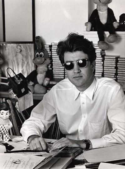 Adiós al único, al enorme, a ese maravilloso marciano que revolucionó el planeta Hollywood. Adiós al gran David Lynch, camino de su personal Oz, pero dejándonos huérfanos en un cine que le marginó, dejándonos su cine, sus cortos, películas, TV y happenings.