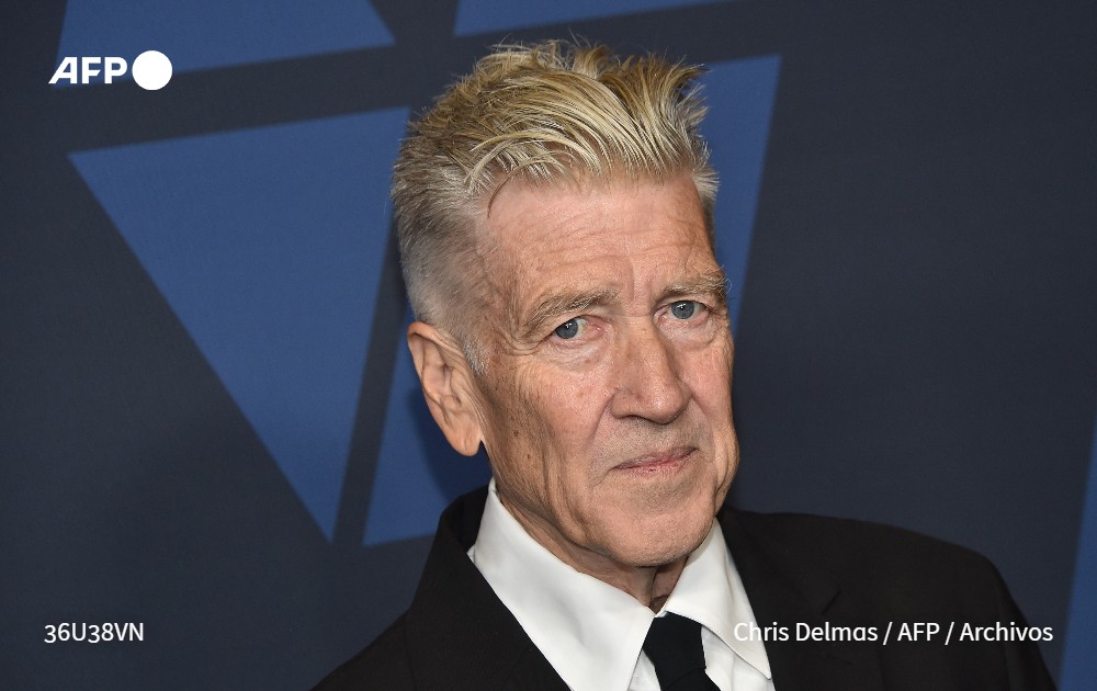 "Con gran pesar que anunciamos, su familia, la muerte del hombre y del artista David Lynch", reza un comunicado en su página oficial de Facebook, en el que piden privacidad y recuerdan una frase del cineasta: "mantén la vista en el donut y no en el agujero" del centro #AFP