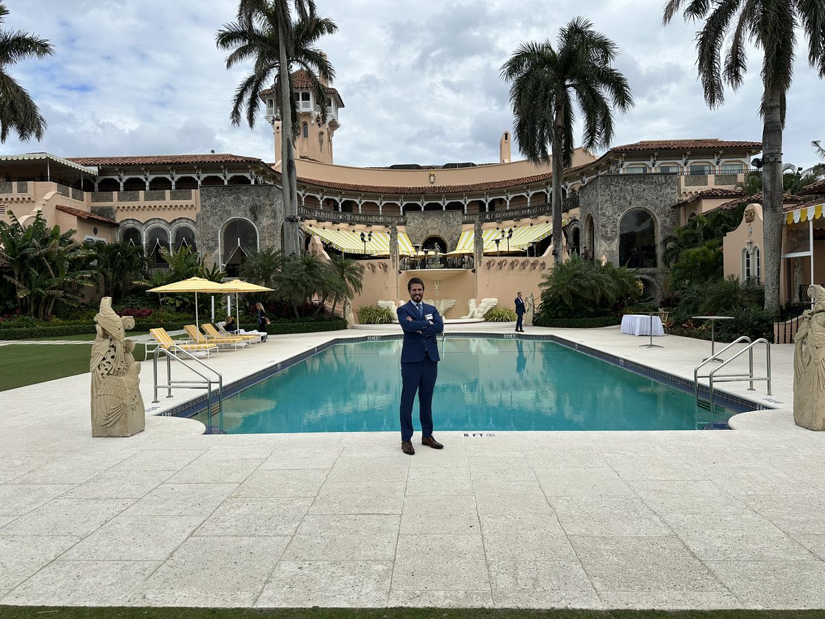 simmons_andrewj's tweet image. Incredible to be attending a Space Summit at Mar-a-Lago with my dad a few days before the inauguration. Thankful for the opportunity.