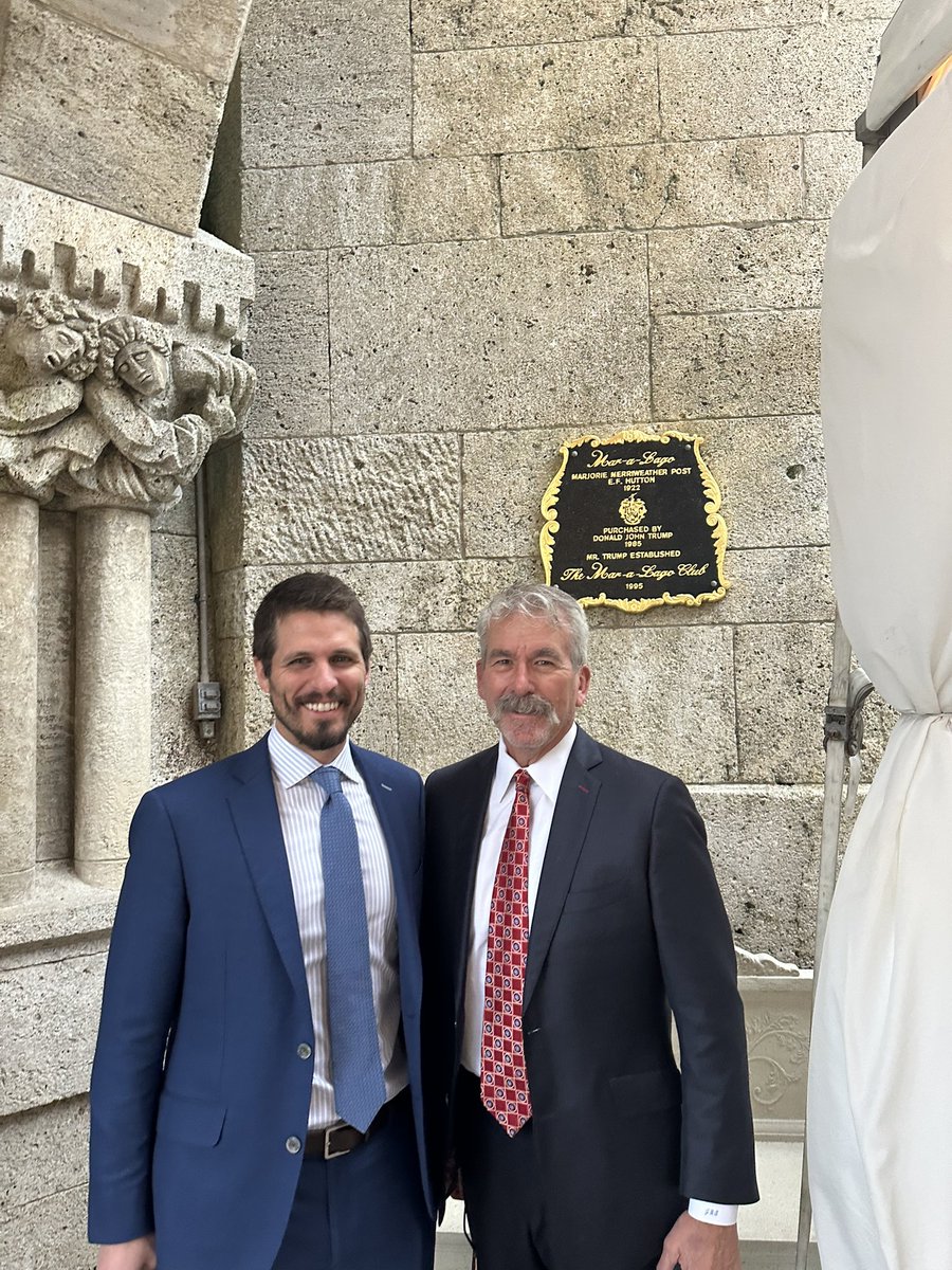 simmons_andrewj's tweet image. Incredible to be attending a Space Summit at Mar-a-Lago with my dad a few days before the inauguration. Thankful for the opportunity.