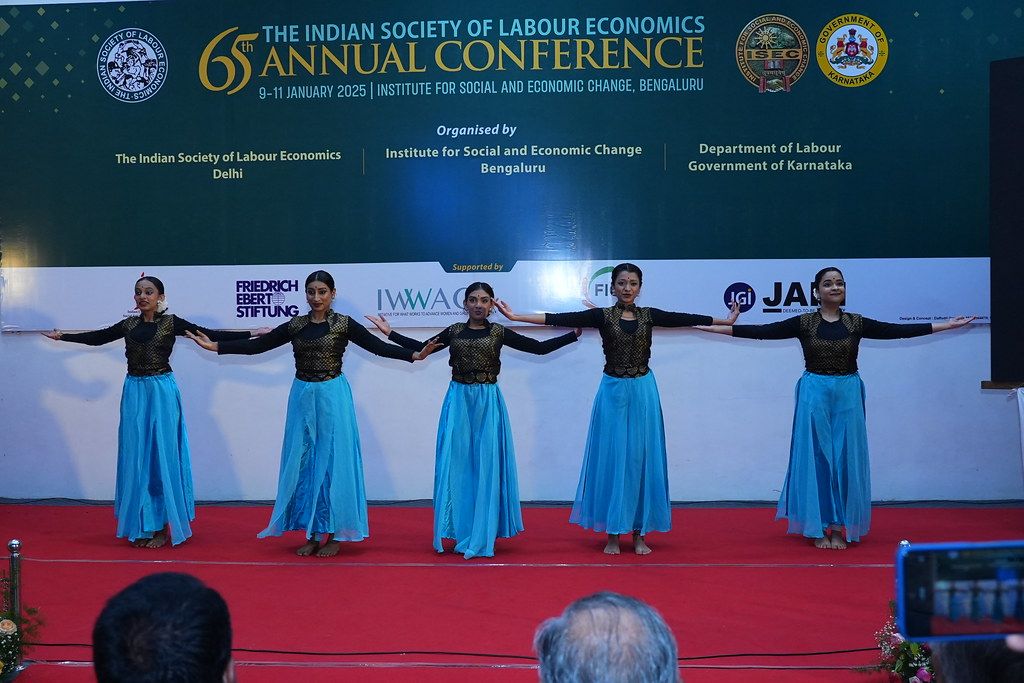 isle_india's tweet image. Cultural Show 
Day 1 ended with a spectacular performance by PRAVAH from Christ University, blending India's heritage with contemporary dance. 

#CulturalShow #PRAVAH #CelebratingHeritage