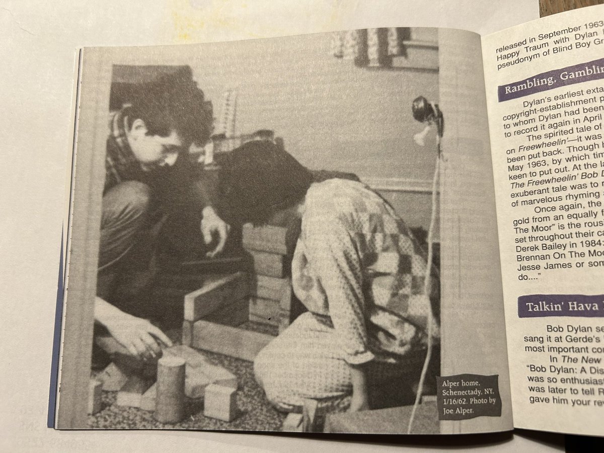 loginn's tweet image. Bob Dylan @ Alper home, Schenectady, NY.
16 jan. 1962
Photo by: Joe Alper