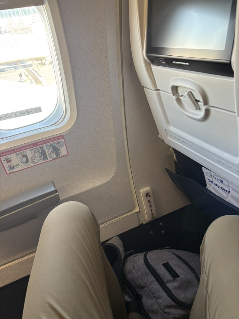 gromneilus's tweet photo. Upgraded to exit row. Asked to play hero ball once again. https://t.co/7tlqdP3pzi