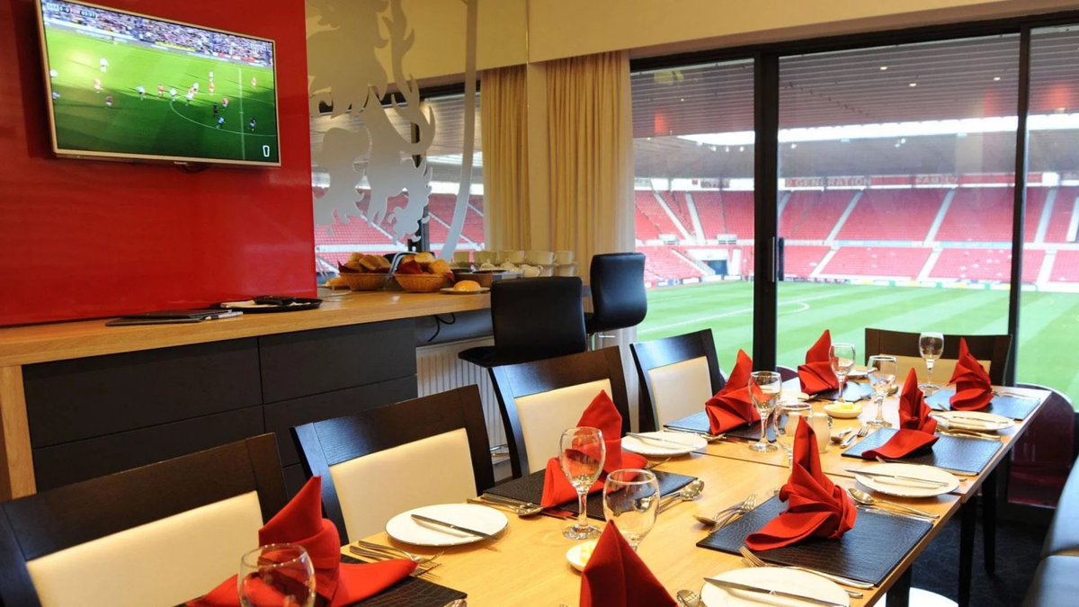 Please RT <a href="/BoroHistory/">BoroThenandNow</a> 

⚽️ <a href="/Powerofwomen_/">PoW</a> is auctioning a Private Box Experience courtesy of <a href="/Visualsoft/">Visualsoft</a> 

Boro v Oxford Utd – Sat Mar 29

*2-course meal x 12
*Drinks up to £25 per person

Offers £750+ 

docs.google.com/forms/d/18d_Qv…