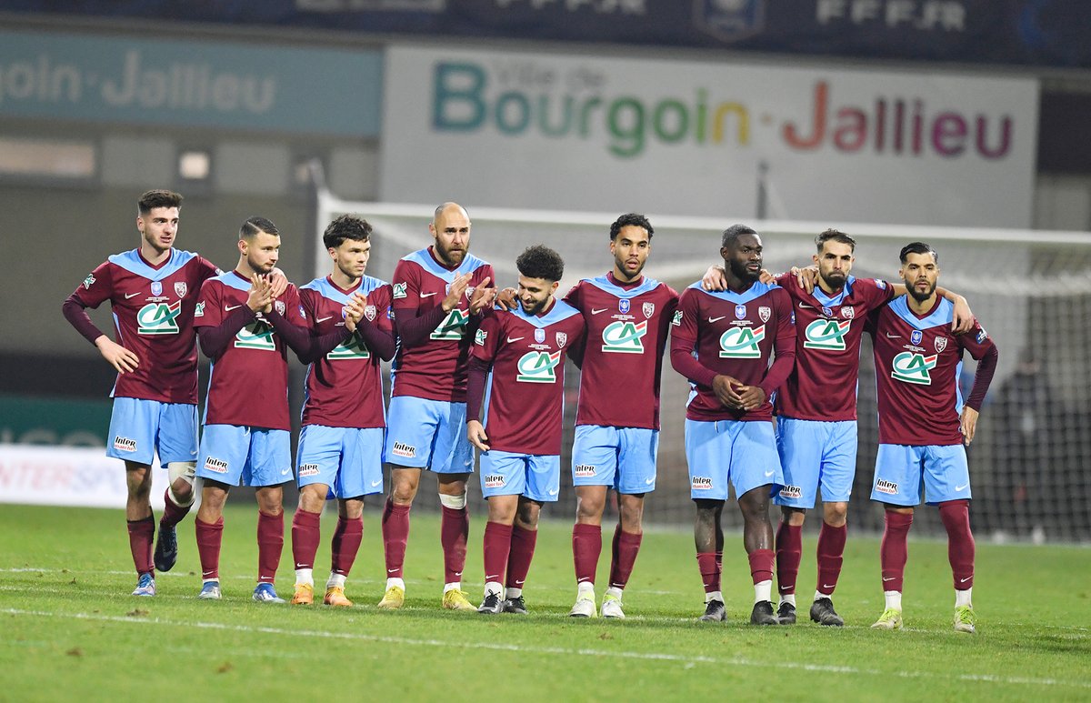 capi_agglo38's tweet photo. MERCI ❤️! Impossible n'est pas Capisérois ni @FCBourgoin38 ! Bravo pour cet exploit historique ! 🏆 #TOUSFCBJ pour les 8e de finale contre le @StadeDeReims .
#grandirensemble #icicestcapi #CoupeDeFrance
📷Mourad Allili https://t.co/4s303lmwsW