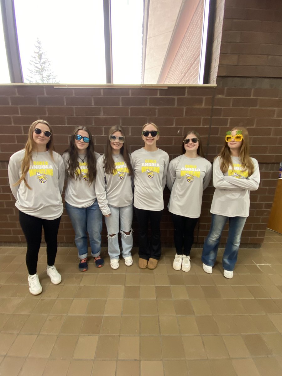 SteveLantz1's tweet photo. Great send off to the Wrestling State Finals for Emily Golliff! https://t.co/i2DOQau3HE