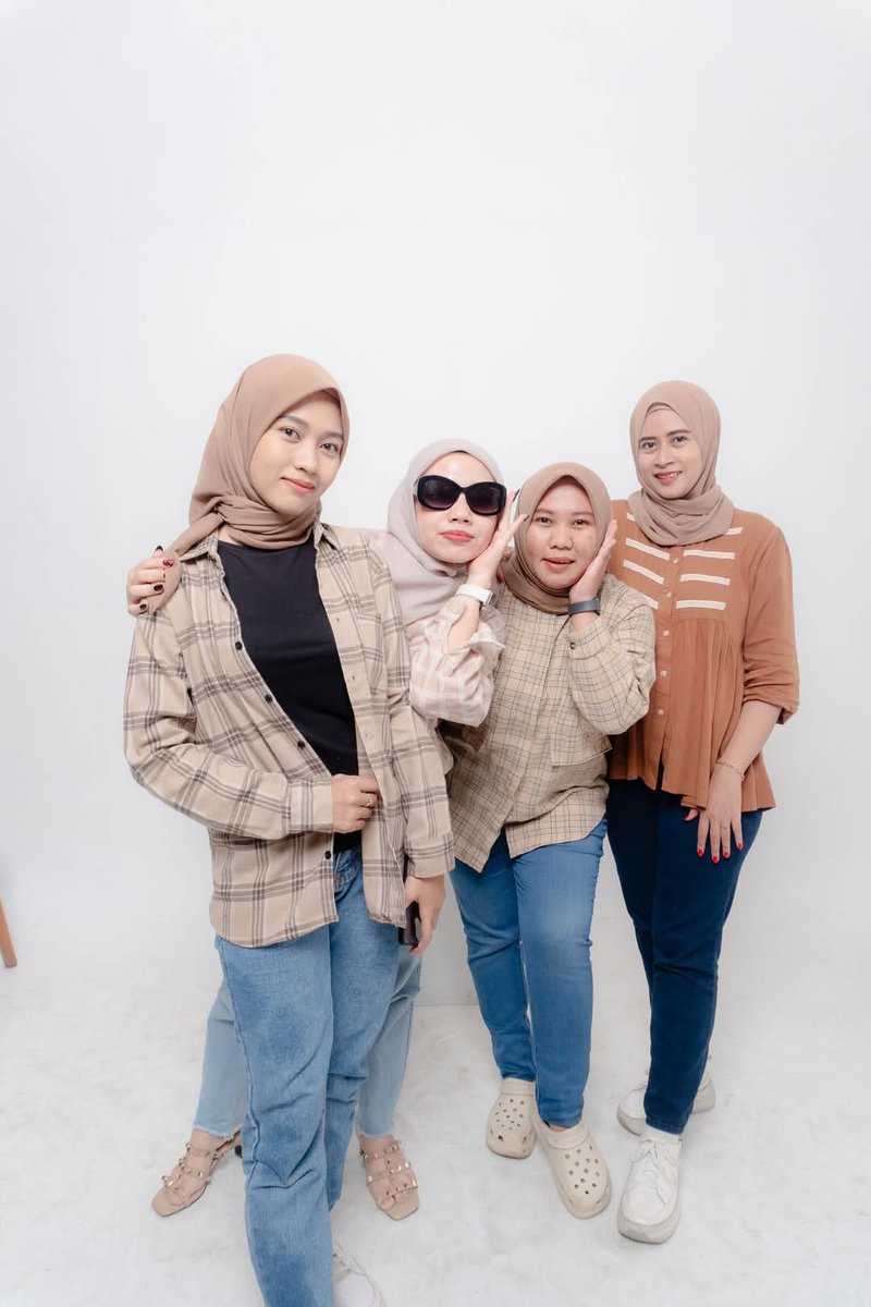 Mindblowsis_'s tweet photo. Mau bacolin yang mana?

#kontolin #bestie https://t.co/4LAbrxJD5O