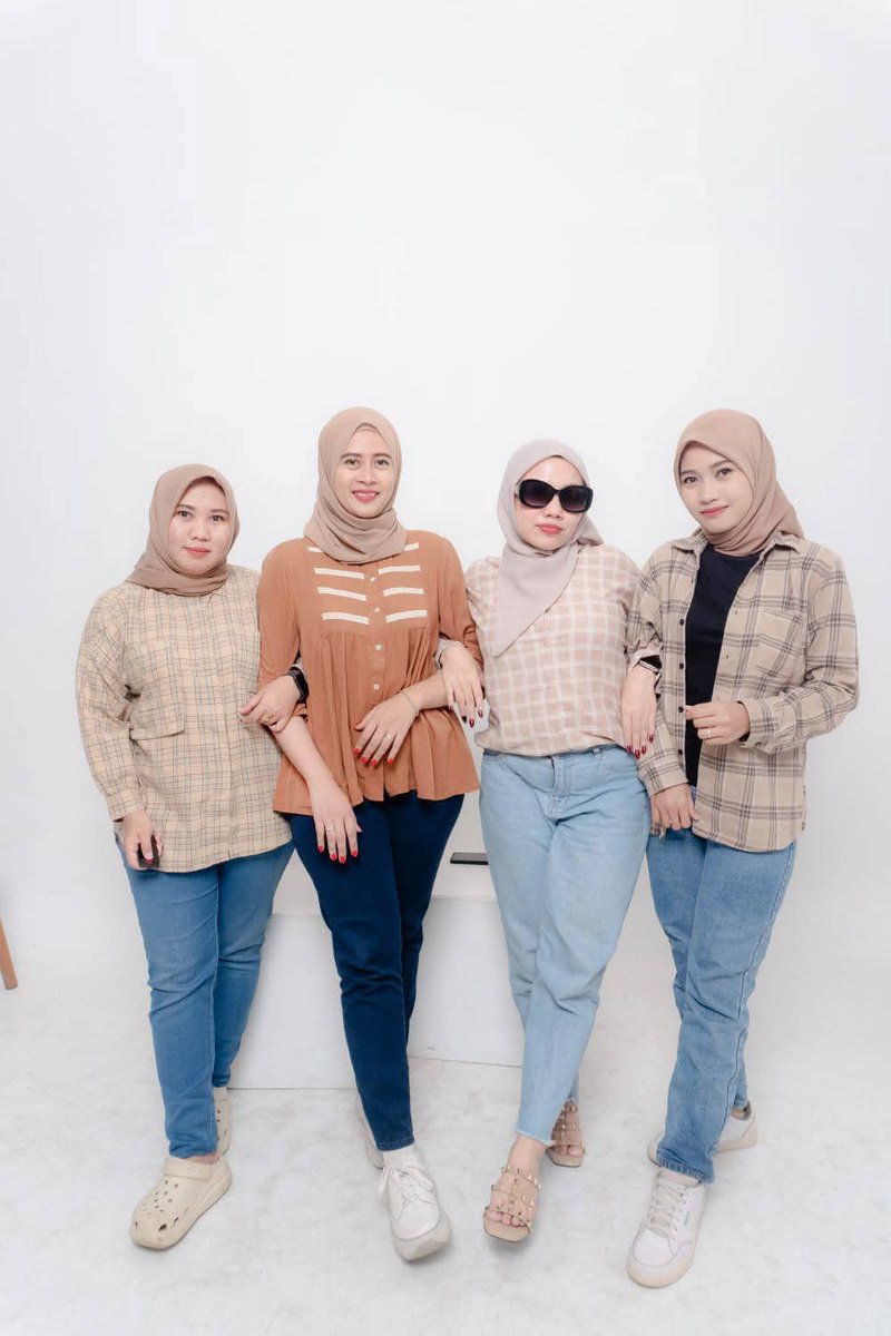 Mindblowsis_'s tweet photo. Mau bacolin yang mana?

#kontolin #bestie https://t.co/4LAbrxJD5O