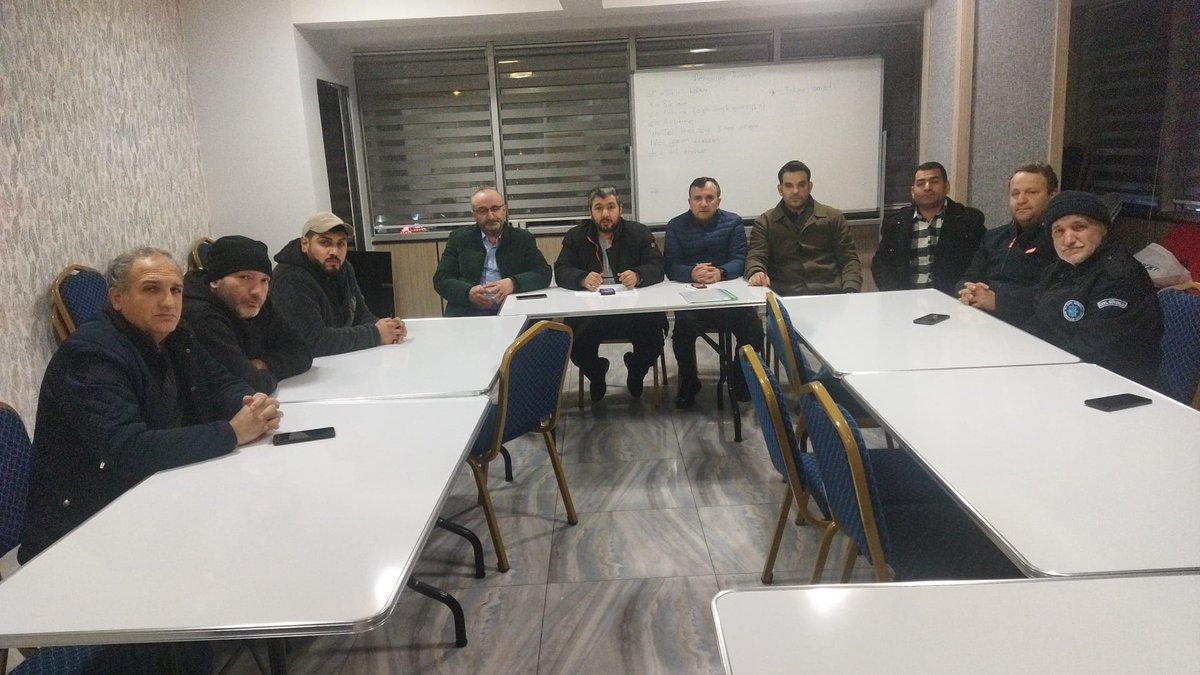 Ahmet0972's tweet photo. Fatih mah 1.bölge haftalık mahalle toplantisi @RTErdogan @EmrullahErkus @abdullahozdemir @Ademkucukk61 @tevfikgoksu @Semasunaozcan @RGulyuz @TuranCakmak4 https://t.co/NVG2JJPTOb