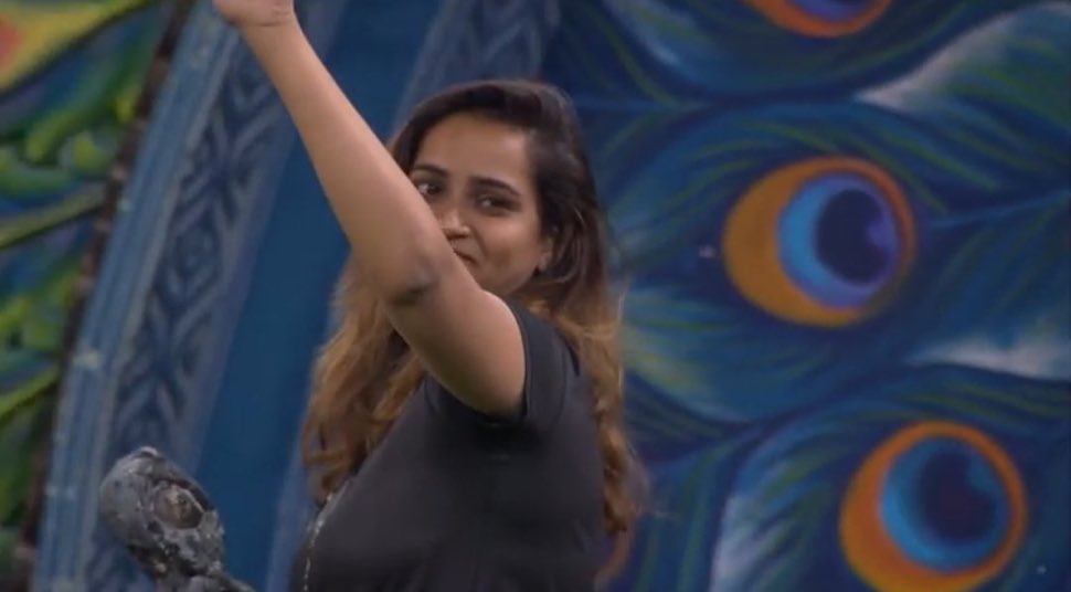 I'm super proud seeing you 🥺💪🔥 #Jacqulinelydia𓃵

Love you❤️❤️🧿you are true warrior I see myself in her most of the time I always want to be physically strength like her you won it my champ🥺🏆

#BiggBossTamilSeason8 #BiggBossTami8