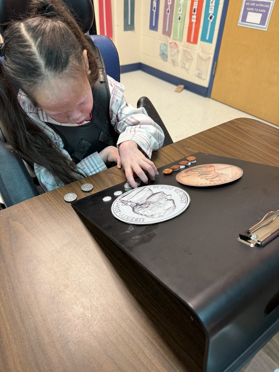 We got money on our minds! <a href="/nisdbehlaues/">@NISDBehlauES</a> ALE working on coin identification and counting like coins 💰<a href="/NISDSpecialEd/">NISD Special Ed</a> #ALE #adaptivelearning