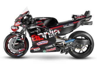 TotalMotorcycle's tweet photo. #Newera: #ApriliaRacing #unveils #2025 #RSGP25 and #newrider #lineup: THE #2025 SEASON GETS UNDERWAY WITH WORLD CHAMPION JORGE MARTÍN AND THE GREAT ITALIAN TALENT MARCO BEZZECCHI After an initial taster on the track during the Montmeló tests, Jorge… https://t.co/cohI7qSAif https://t.co/jrWB8Ay8Hx