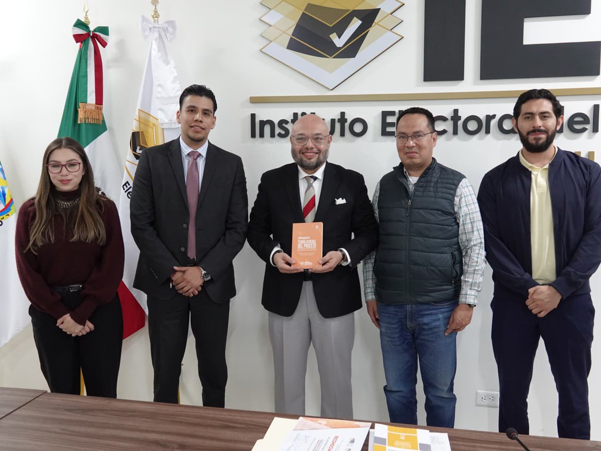 trielecpue's tweet photo. #SGA y #Ponencias del TEEP asistieron a la presentación del libro 🖊📙 "Curso Básico de Teoría General de Proceso" del Dr. Luis Octavio Vado (@lovadograjales).

Agradecemos al @Puebla_IEE por crear este espacio de reflexión. 👏🏻 https://t.co/1TtnVIegT5