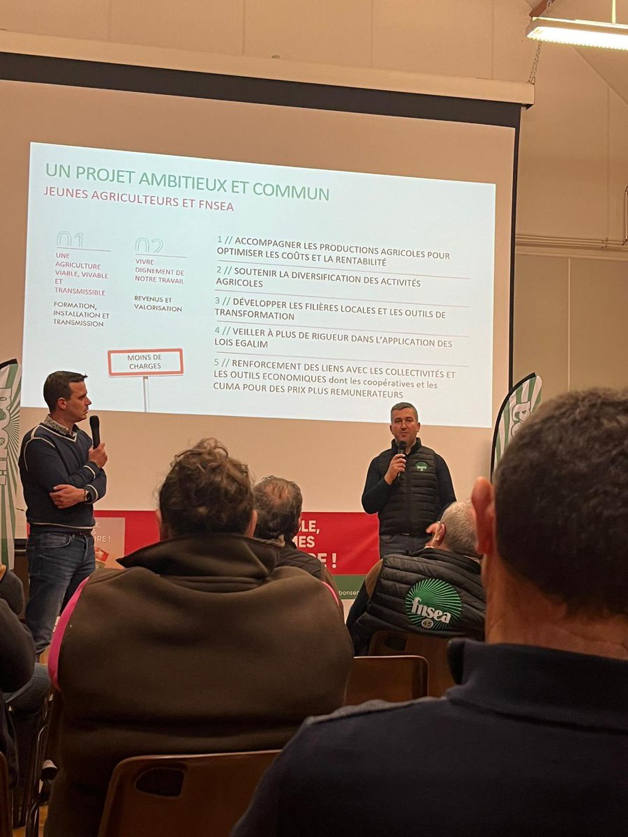 MerySebastien's tweet photo. 🟢🔴 @JALoiret &amp; @fnsea45 en meeting  #ECA  #Loiret à #Sigloy 

Proximité, engagement, échanges : c’est tout notre ADN. Rejoignez-nous lors des prochains rendez-vous !

Ensemble, donnons un avenir à notre #agriculture. Votez pour la liste « Ensemble, nous sommes l’Agriculture ». https://t.co/1vs4G5gaEX