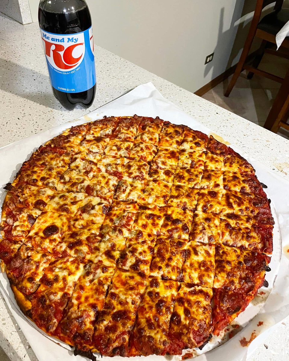 Chicago_History's tweet image. Is this a Chicago Lunch or what?

#ChicagoHistory 🍕🍕