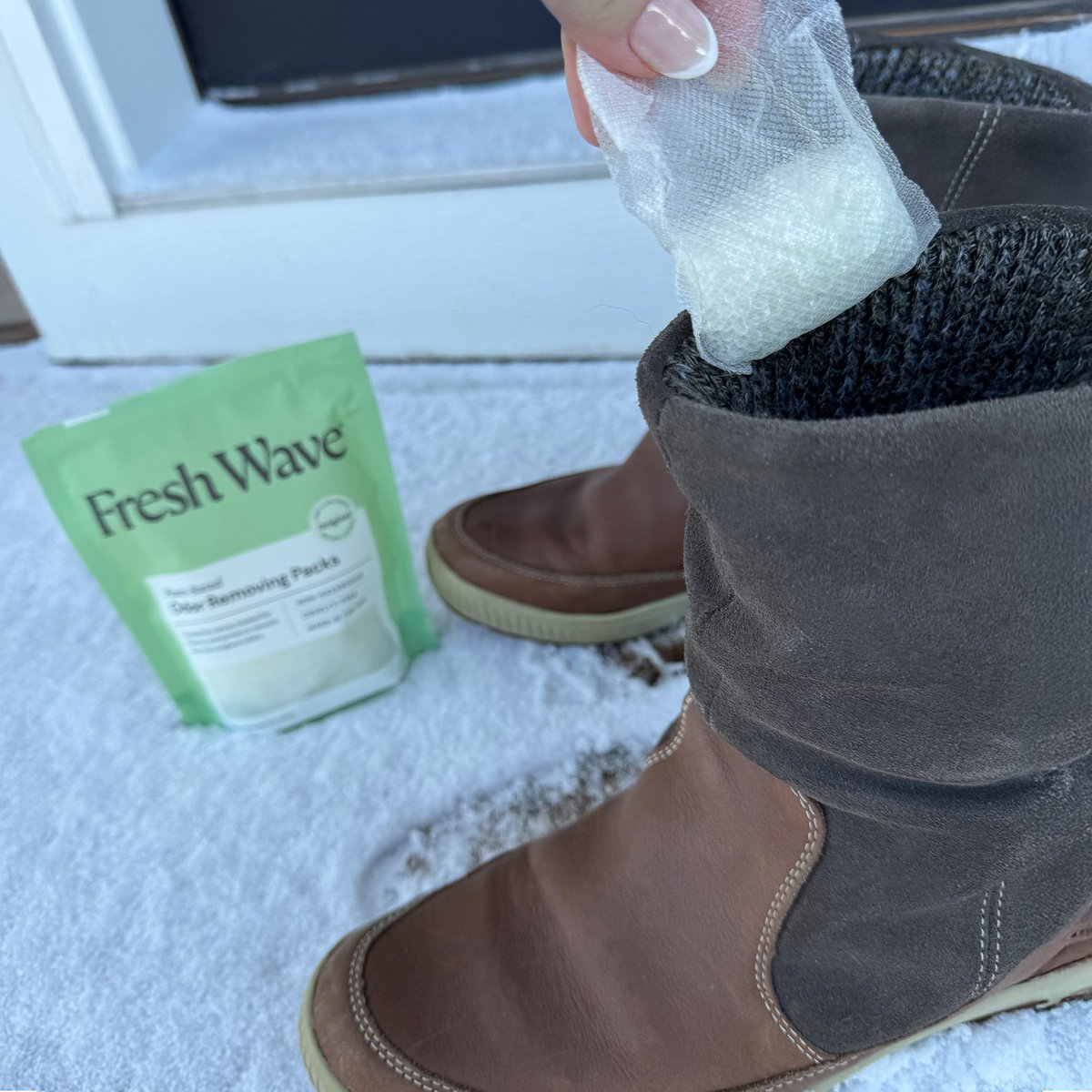 fresh_wave's tweet image. When it's icy &amp;amp; brisk, you reach for your boots and winter wear. But what if it stinks after sitting in your closet all year long? Drop a pack in each boot, or clip a pack to a coat hanger to keep your accessories fresh smelling for whenever you need them! #freshwave #cleanhacks